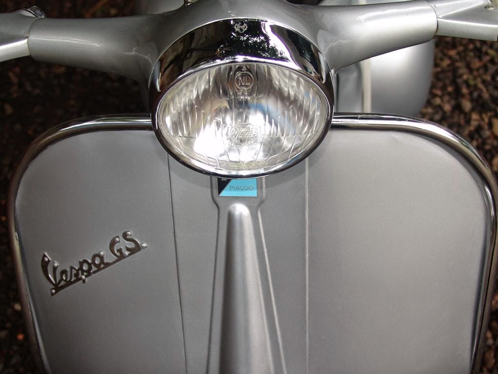 Vespa GS 150 Silver – side profile